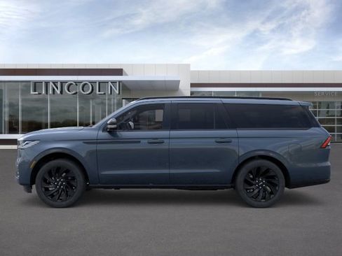 New 2026 Lincoln Navigator L Reserve AWD/4WD image 3