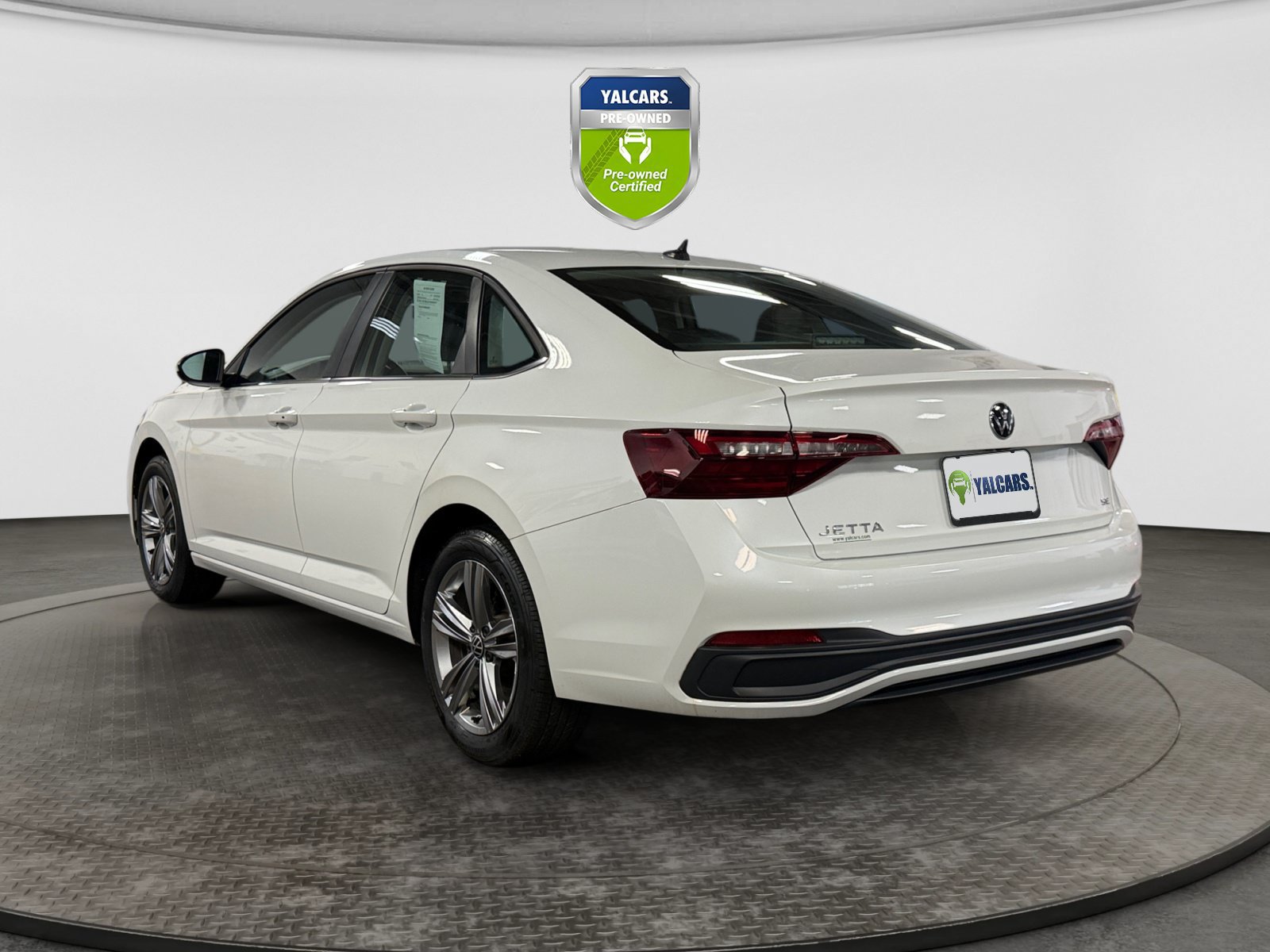 Used 2023 Volkswagen Jetta SE FWD image 3
