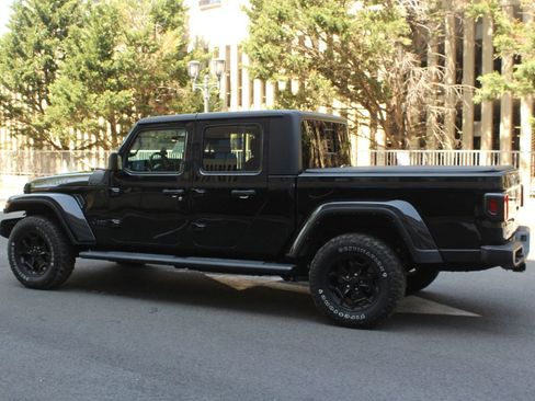 Used 2022 Jeep Gladiator Sport image 9