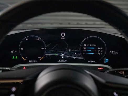 Used 2021 Porsche Taycan image 6