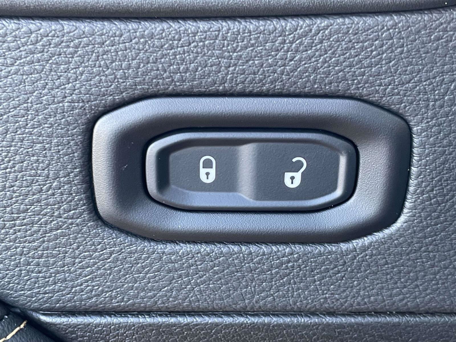 Certified 2026 Jeep Gladiator Sport AWD/4WD image 13