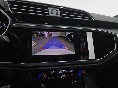 Used 2025 Audi Q3 2.0T Premium w/ Convenience Package image 22