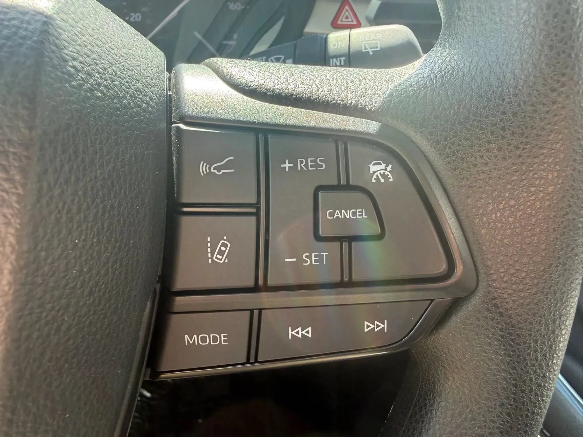Used 2025 Toyota Sienna LE FWD image 12