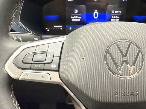 Certified 2022 Volkswagen Taos SE FWD image 11