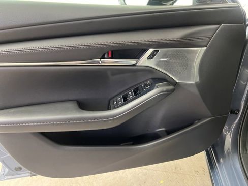 Used 2022 MAZDA MAZDA3 s image 17