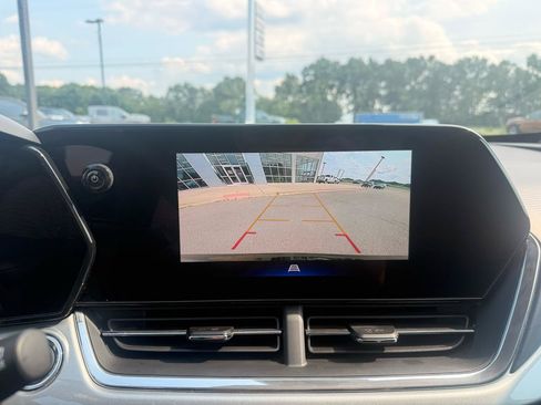 Used 2025 Chevrolet Trax LT FWD image 19