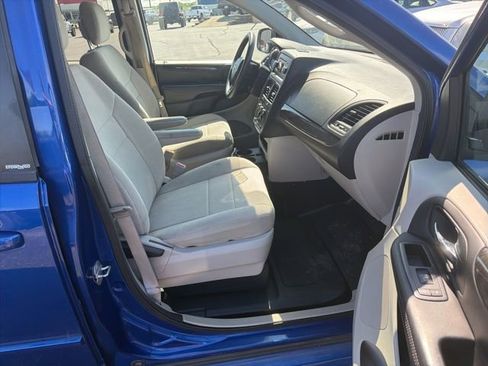 Used 2013 Dodge Grand Caravan SXT FWD image 17