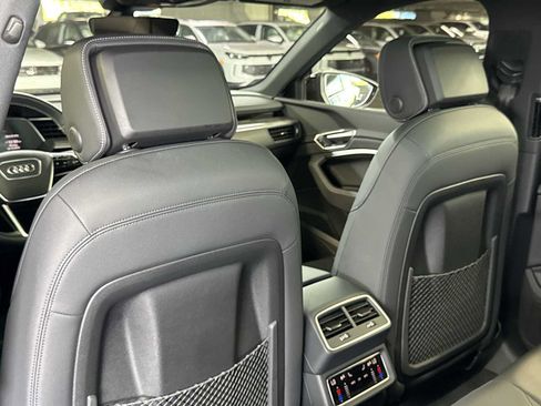 Used 2024 Audi Q8 e-tron Premium AWD/4WD image 23