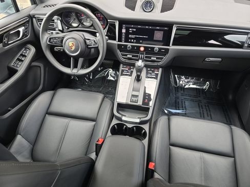 Certified 2024 Porsche Macan image 42