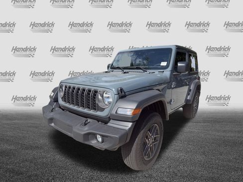 Used 2025 Jeep Wrangler Sport AWD/4WD image 2
