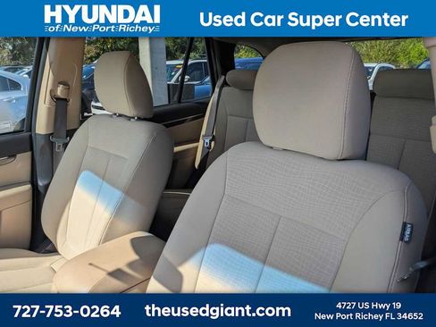 Used 2012 Hyundai Santa Fe GLS FWD image 3