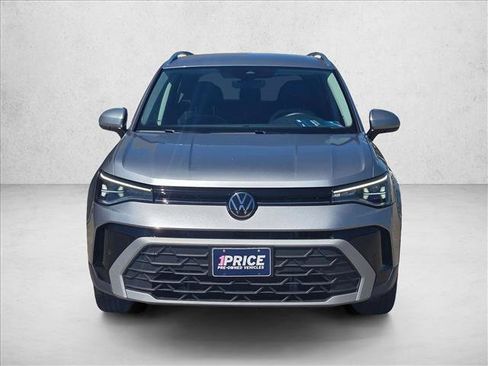 Used 2025 Volkswagen Taos SE FWD image 2