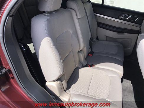 Used 2018 Ford Explorer XLT w/ Equipment Group 201A FWD image 21