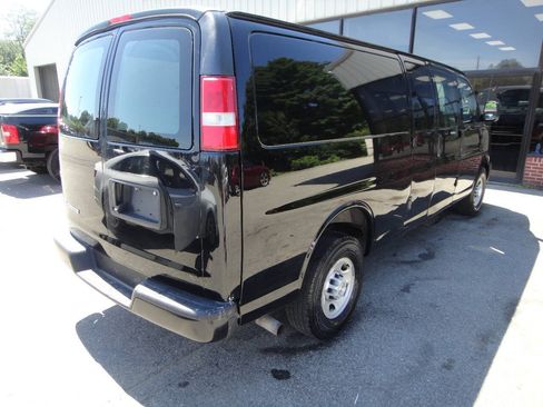 Used 2017 Chevrolet Express 2500 Extended RWD image 4