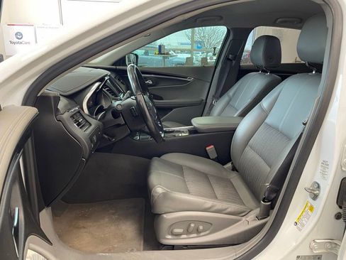 Used 2017 Chevrolet Impala LT image 8