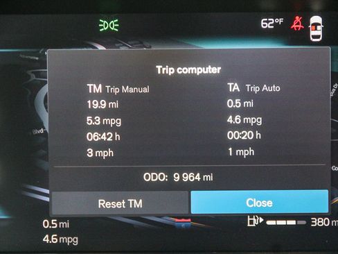 Used 2025 Volvo XC60 B5 Plus image 25