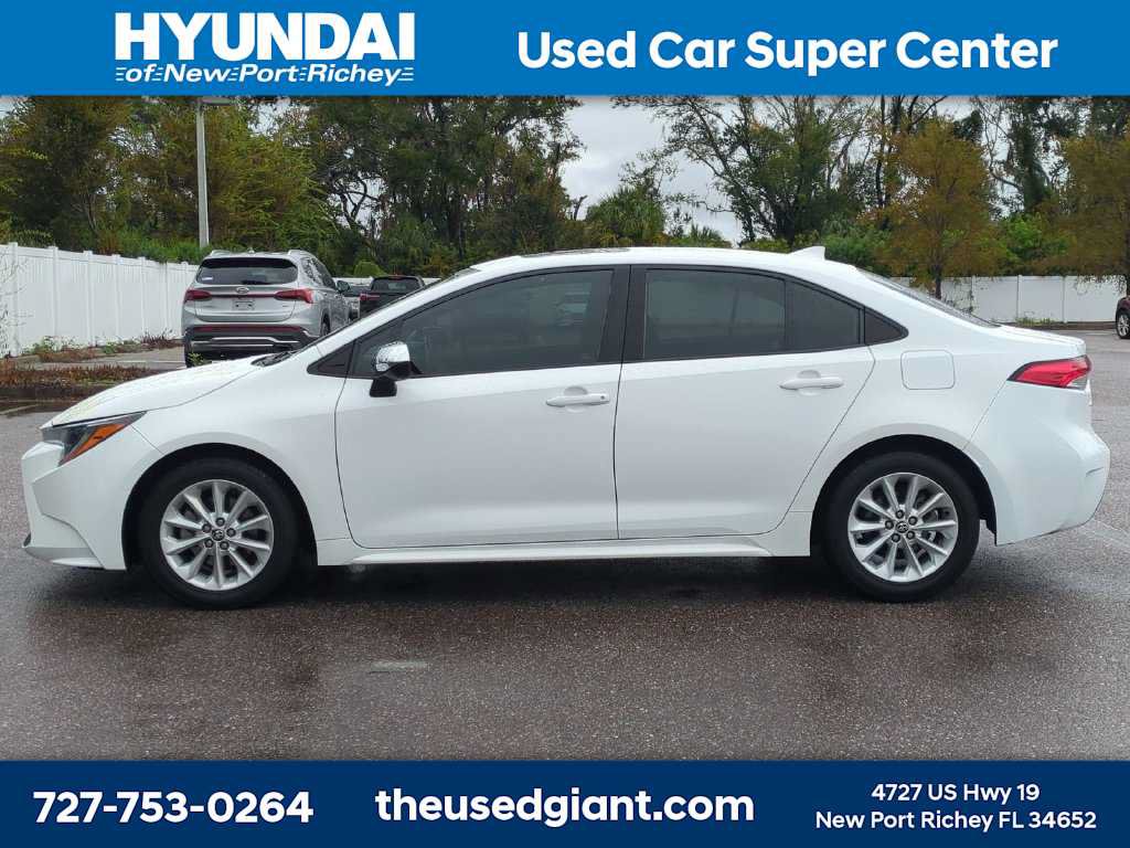 Used 2020 Toyota Corolla LE w/ LE Premium Package FWD image 2