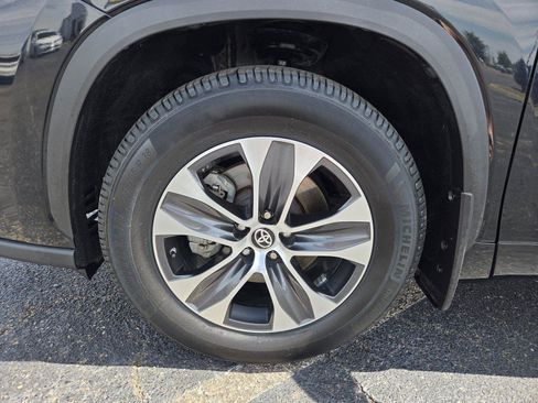 Used 2021 Toyota Highlander XLE FWD image 36