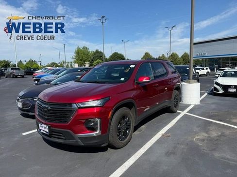 Used 2023 Chevrolet Traverse LT FWD image 1