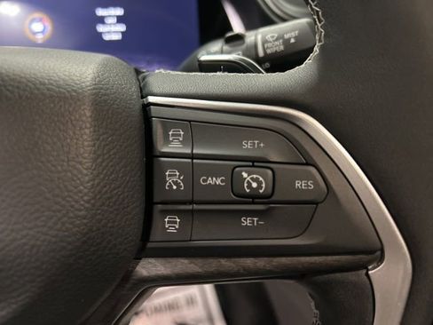 Used 2024 Jeep Grand Cherokee Limited w/ Black Appearance Package image 15