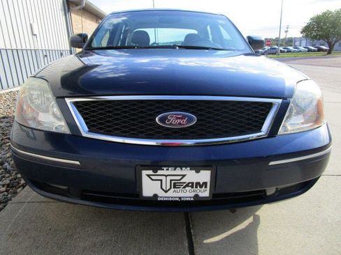 Used 2005 Ford Five Hundred SEL image 2