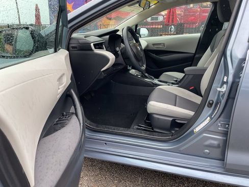 Used 2025 Toyota Corolla LE FWD image 14