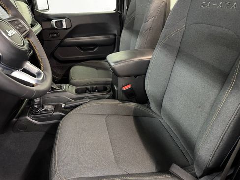 Used 2024 Jeep Wrangler Unlimited Sahara AWD/4WD image 10