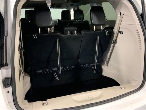 Used 2024 Chrysler Pacifica Touring-L FWD image 4