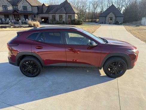 Used 2024 Chevrolet Trax ACTIV w/ Sunroof Package image 6