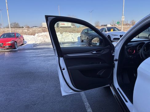 Certified 2024 Alfa Romeo Stelvio Veloce image 13