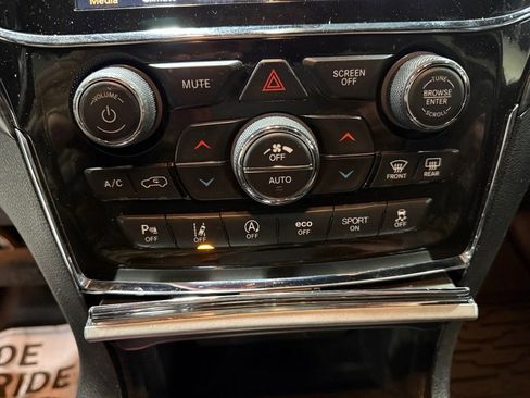 Used 2021 Jeep Grand Cherokee Altitude image 33