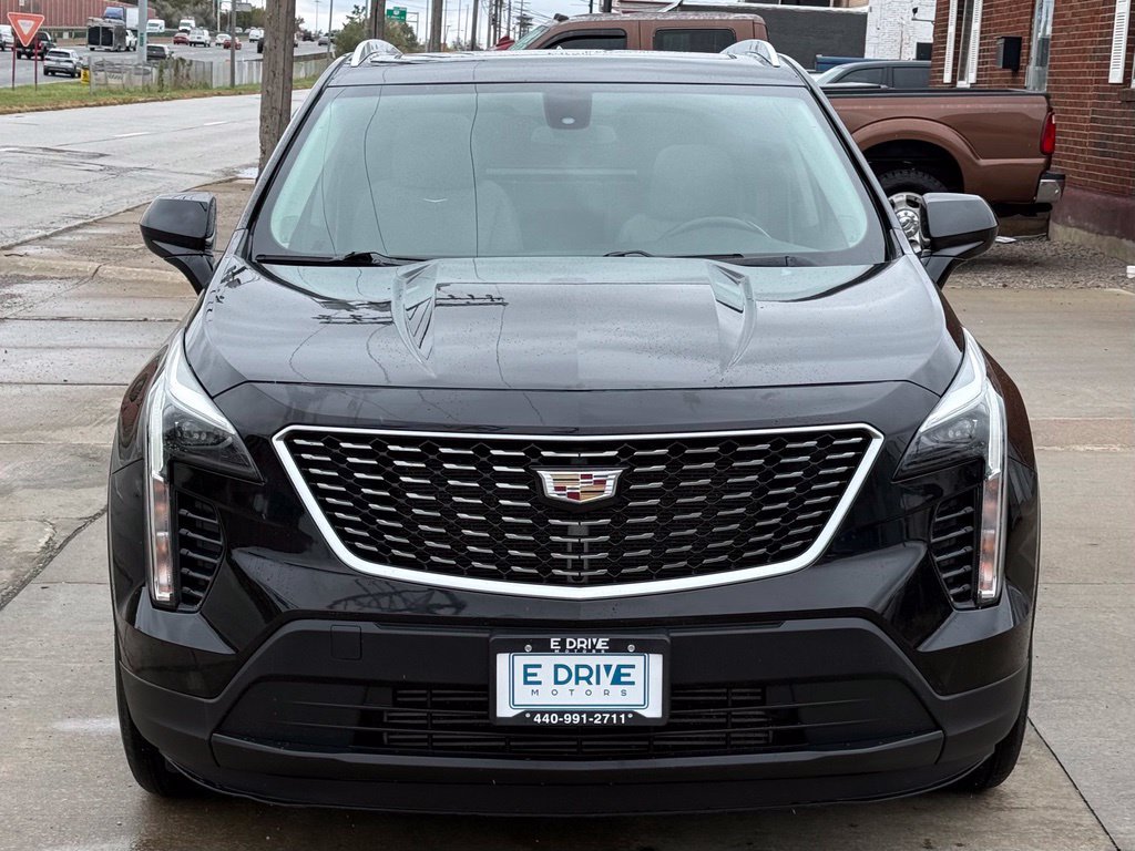 Used 2019 Cadillac XT4 Luxury w/ Cold Weather Package AWD/4WD image 3
