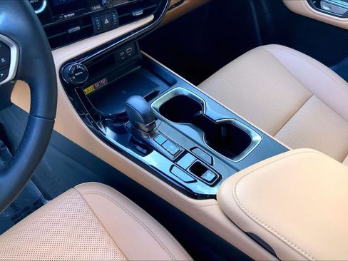 Used 2025 Lexus NX 250 FWD w/ Towing Package (2000 Lbs) image 15