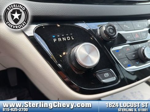 Used 2023 Chrysler Pacifica Touring-L FWD image 22