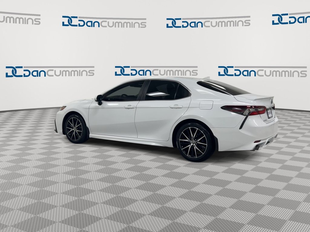 Used 2022 Toyota Camry SE w/ Cold Weather Package FWD image 6