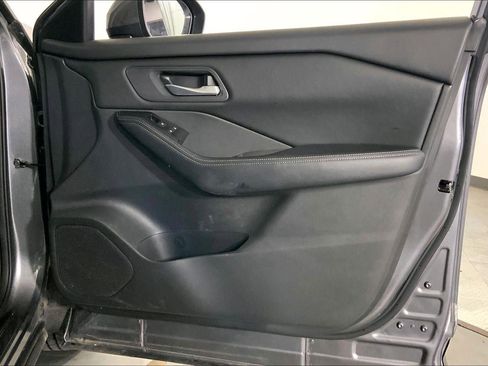 Used 2024 Nissan Rogue SV image 25