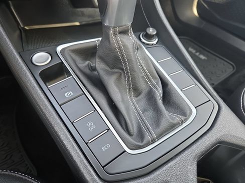 Certified 2022 Volkswagen Jetta SE FWD image 25