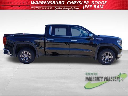 Used 2025 GMC Sierra 1500 SLT image 2