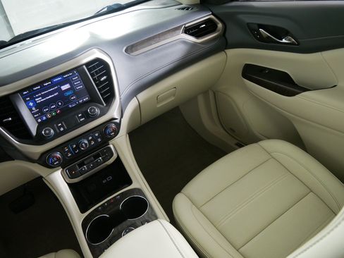 Used 2022 GMC Acadia Denali w/ Denali Ultimate Package FWD image 11
