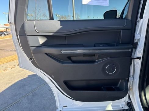 Used 2024 Ford Expedition XLT image 22