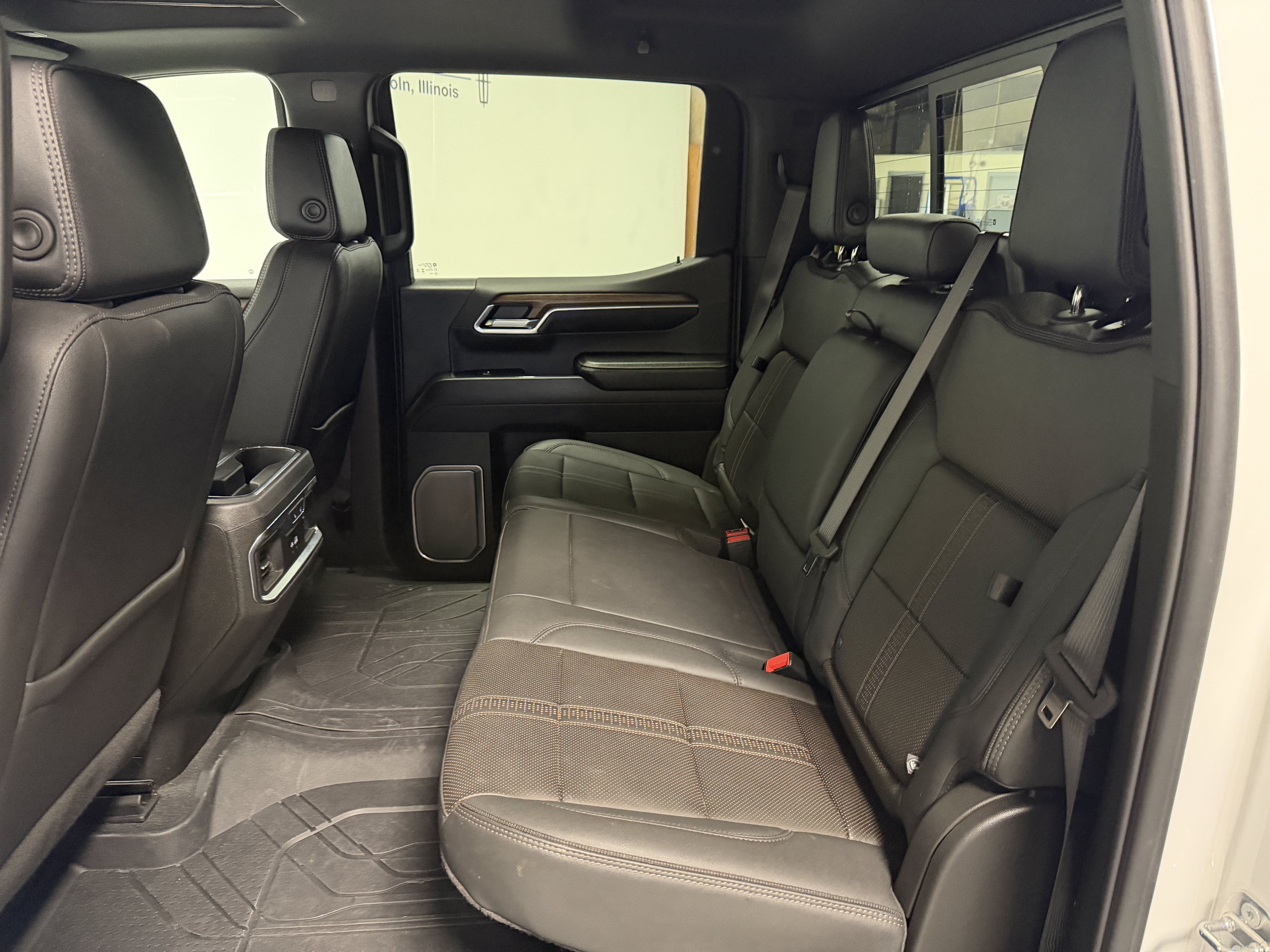 Used 2024 Chevrolet Silverado 1500 High Country w/ High Country Premium Package AWD/4WD image 28
