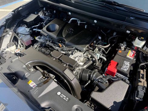 Used 2021 Toyota RAV4 XLE w/ Convenience Package FWD image 23