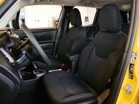 Used 2023 Jeep Renegade Latitude image 10