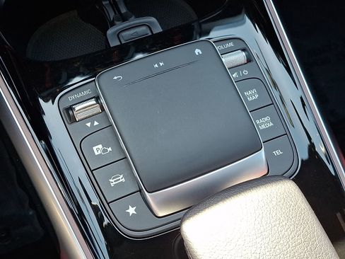 Certified 2021 Mercedes-Benz GLB 250 4MATIC image 25