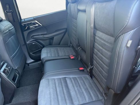 New 2026 Mitsubishi Outlander SE image 13