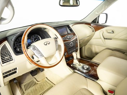 Used 2015 INFINITI QX80 4WD w/ Deluxe Technology Package image 4
