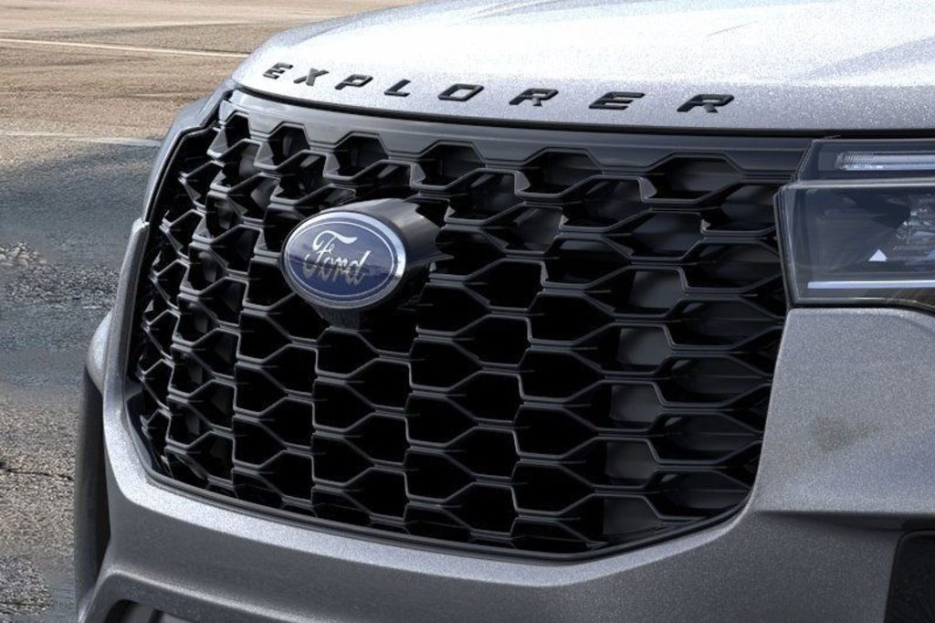 Used 2025 Ford Explorer ST-Line w/ Premium Package RWD image 19