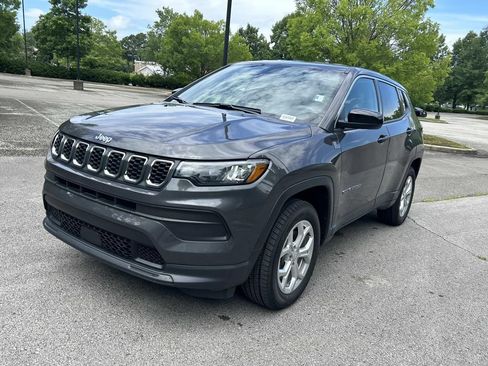 Used 2024 Jeep Compass Sport AWD/4WD image 3