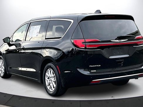 Certified 2024 Chrysler Pacifica Touring-L image 7