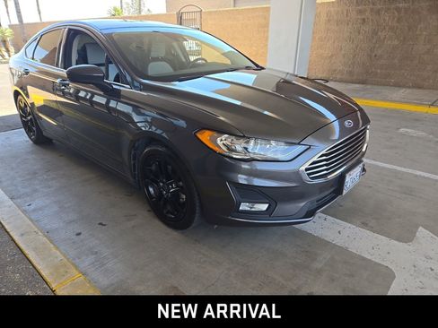 Used 2019 Ford Fusion SE w/ Equipment Group 151A FWD image 3